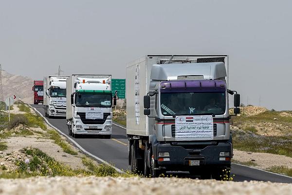 العتبة العباسية المقدسة تطلق قافلة محملة بأكثر من ست مائة الف طن من المساعدات لإغاثة الشعبين الإيراني واللبناني