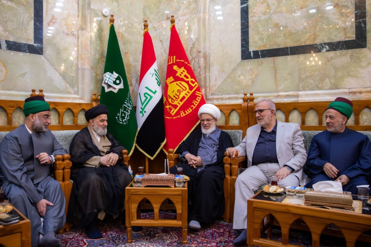 بالصور: ممثل المرجعية الدينية العليا والأمين العام للعتبة الحسينية على رأس وفد رسمي يتوجهون  لزيارة العتبة العباسية ويقدمان التهاني بعيد الأضحى المبارك