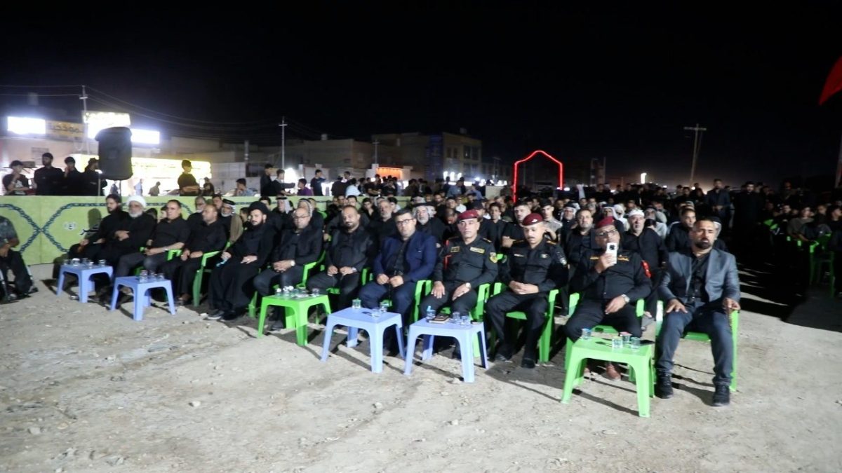 بحضور شعبي غفير..  مدينة الناصرية ترفع راية الإمام الحسين (عليه السلام) في المركز إيذانا بدخول شهر محرم الحرام