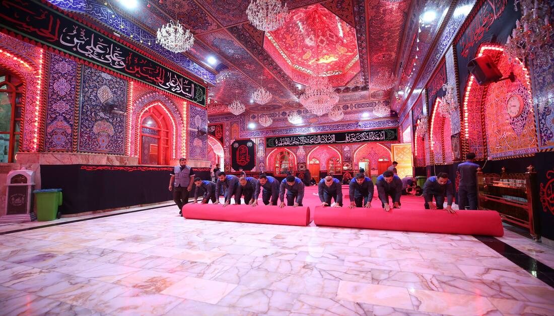 بالصور.. إنجاز أعمال فرش المخيم الحسيني تمهيداً لإستقبال المعزين