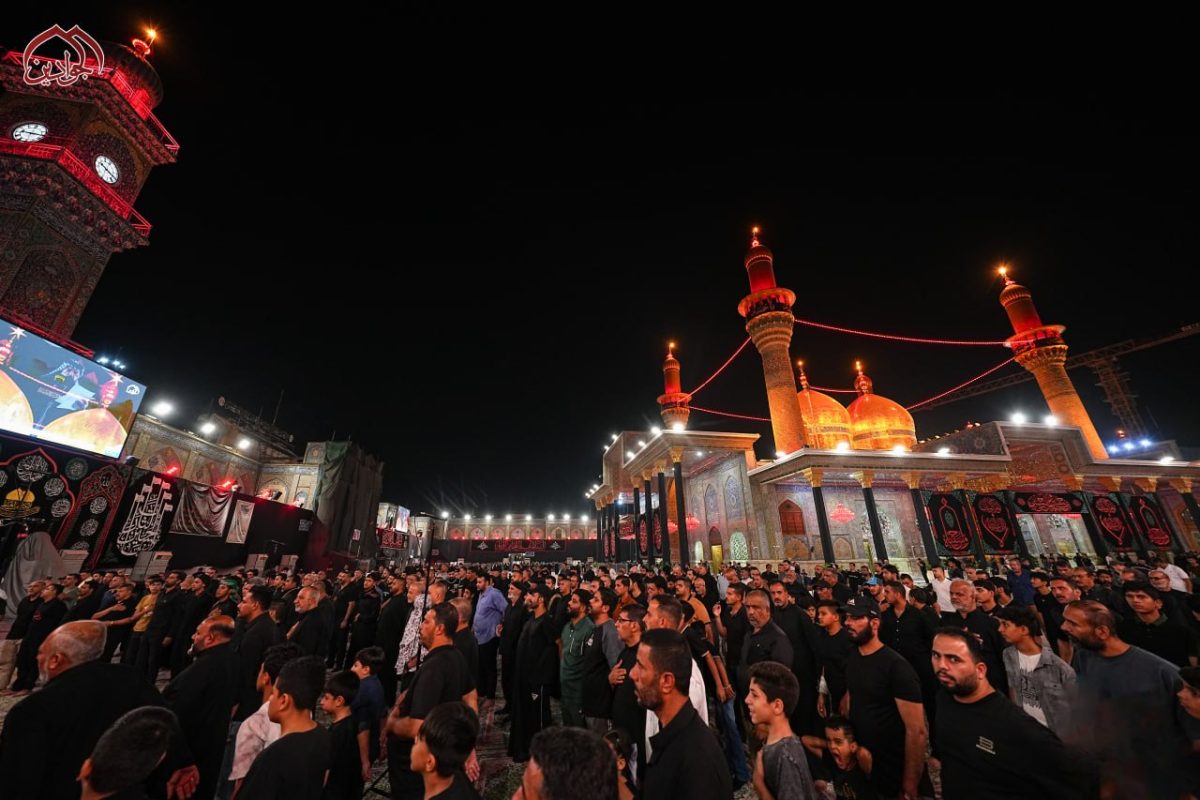موكب خدمة الجوادين عليهما السلام في الكاظمية المقدسة ينظم مسيرة عزائية حاشدة