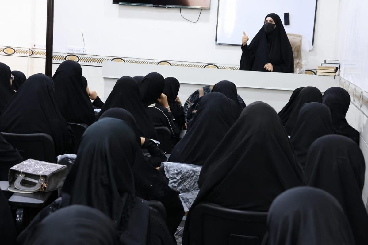 مركز الإرشاد الأسري في النجف الاشرف ينفذ برامج توعوية وفكرية لطالبات مدرسة الزهراء النسوية