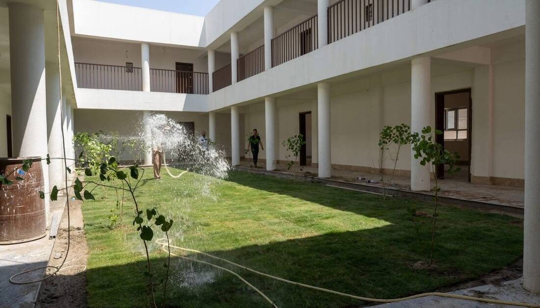العتبة الحسينية المقدسة تواصل إنجاز اللمسات الاخيرة لمشروع مدرسة شجرة طوبى الابتدائية في قضاء الحر بمحافظة كربلاء المقدسة