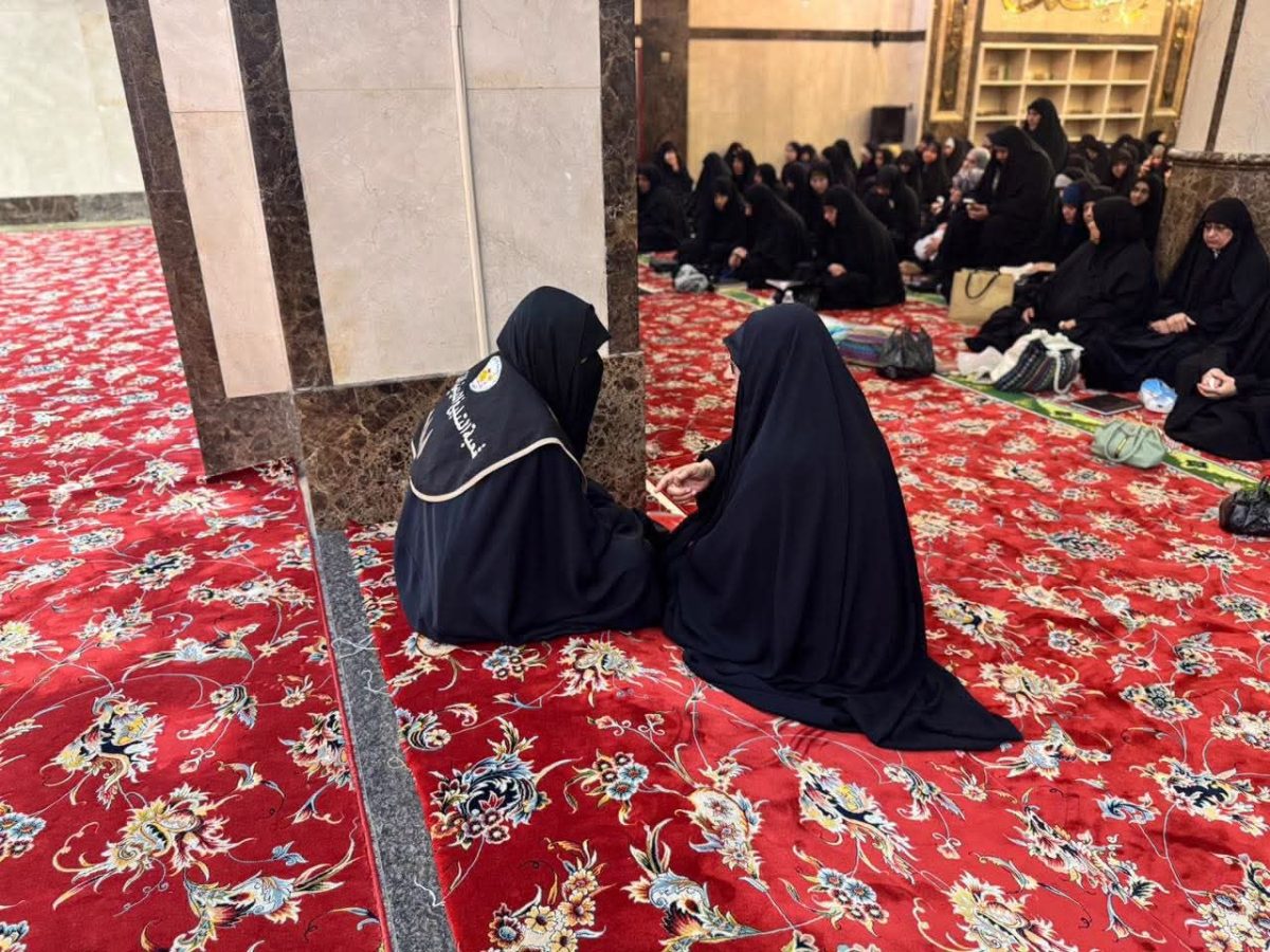 شعبة التبليغ الديني النسوي في العتبة الحسينية تواصل تقديم خدماتها الإرشادية للزائرات في الصحن الحسيني الشريف