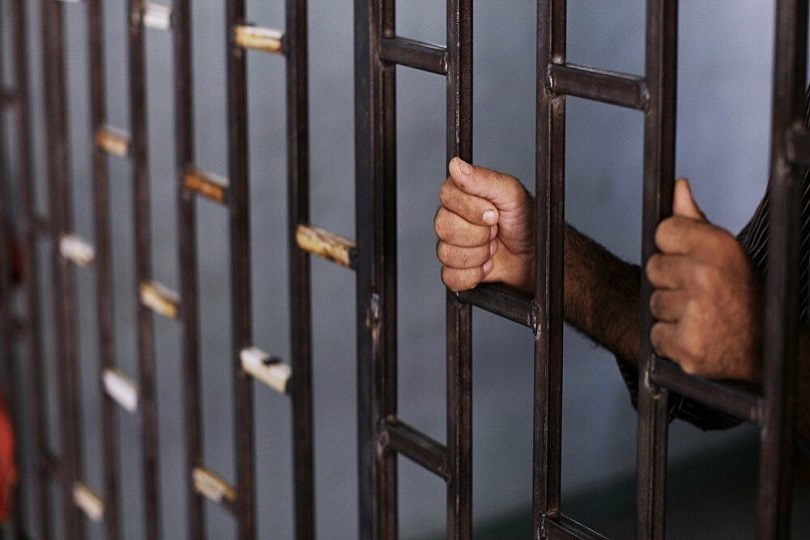 الحكم بسجن مدير مصرف حكومي سابق أهدر 30 مليون دولار