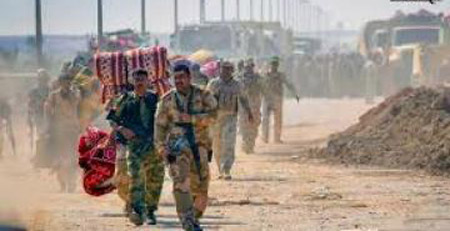 قوات الحشد الشعبي تستقبل المدنيين النازحين من مدينة الفلوجة