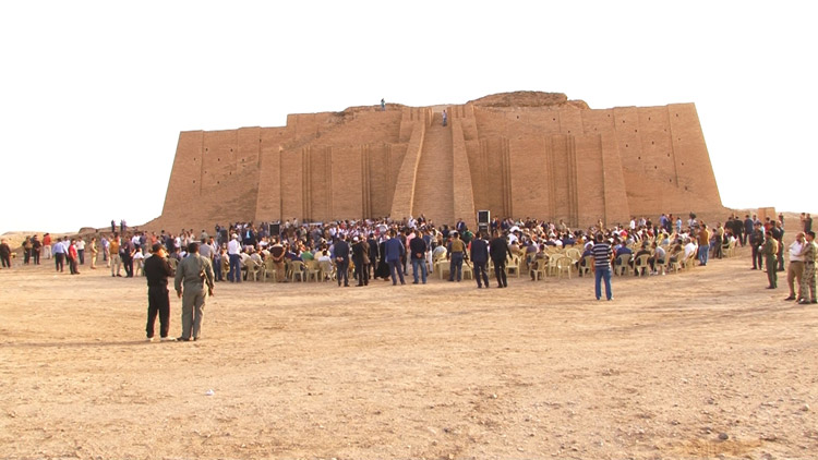 شخصيات دبلوماسية تمثل أكثر من عشرين دولة تزور مدينة اور الاثرية (تقرير صوتي ومصور)