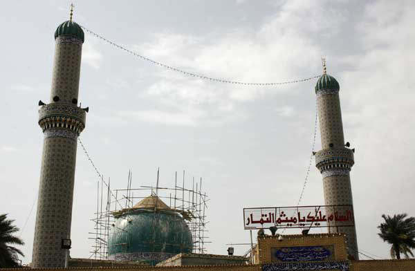 رغم الظروف الماديه الصعبه للبلد  يشهد مزار الصحابي ميثم التمار" رض" عمليات اعمار(تقرير صوتي مصور)