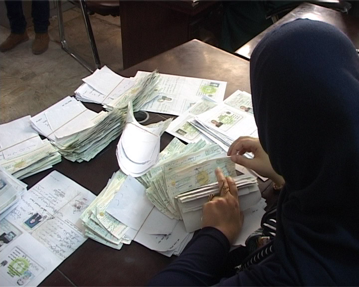 (تقرير صوتي ومصور) محافظة بابل تباشر بتسليم الدفعة الثانية من القروض السكنية للمتقدمين عليها