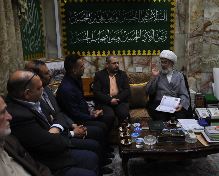 وفدا يمثل مجموعة من الاطباء بدوائر صحة بغداد يتشرف بزيارة الامام الحسين-ع- ويلتقي بممثل المرجعية الدينية العليا (صوت ومصور)