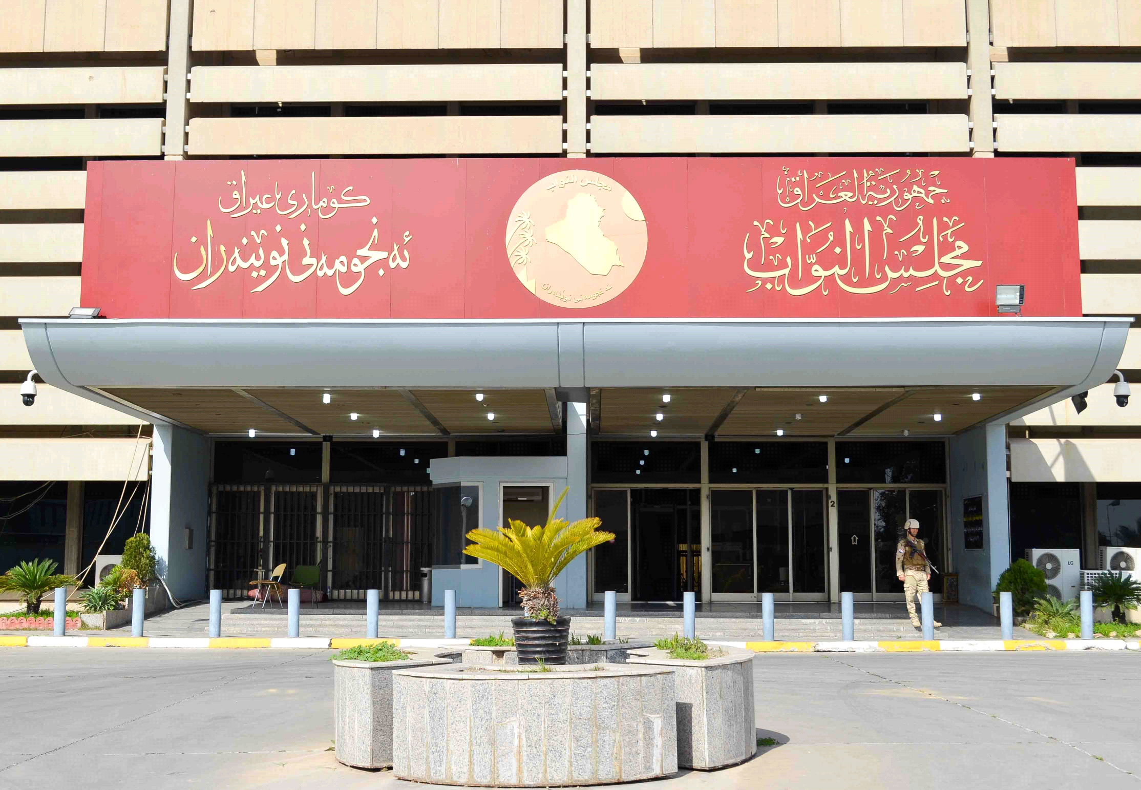 عدد من الصحفيين والاعلاميين الحربيين يطالبون مجلس النواب بسن قانون يضمن حقوقهم (استمع)