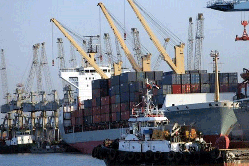 ميناء ام قصر يفتتح ابوابه باستقبال البضائع بعد انسحاب المتظاهرين منه