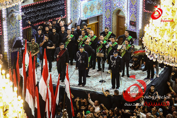 تقرير مصور عن مراحل تبديل راية قبة الامام الحسين عليه السلام (مصور)