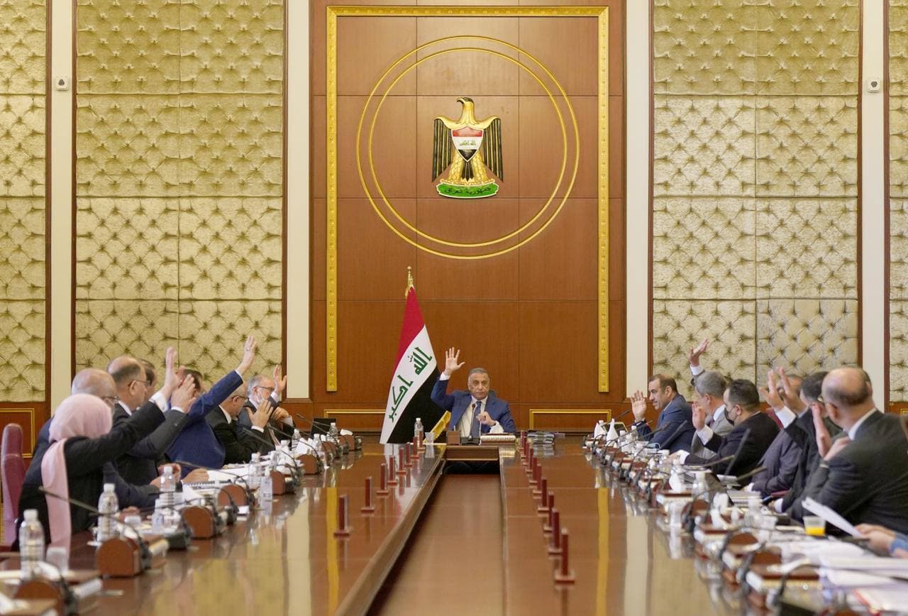 رئيس الوزراء يعلن اطلاق إشارة البدء بالآليات تنفيذ للورقة البيضاء