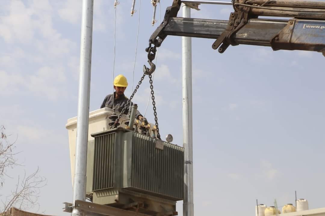 كهرباء كربلاء تنصب سبع محطات جديدة لإضافة (350) ميغاواط الى الشبكة الكهربائية