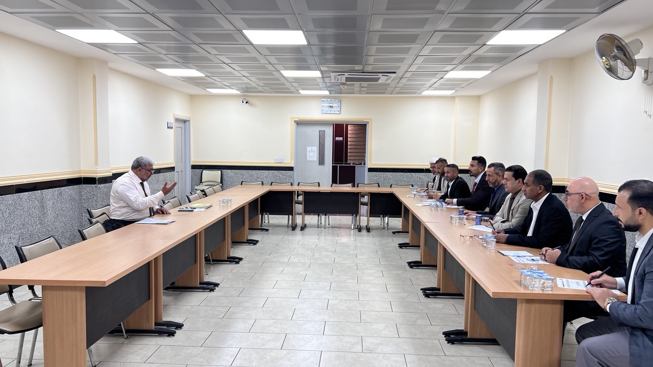 العتبةُ الحسينيةُ المقدَّسةُ تُنظِّمُ دورةً تطويريَّةً للتدريسيينَ في سجنِ الناصريةِ المركزيِّ
