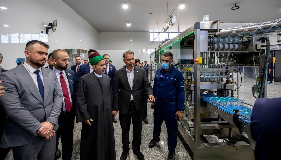 بالصور... نائب الأمين العام للعتبة الحسينية وعدد من أعضاء مجلس الإدارة يزور شركة هبة الوارث لمتابعة خطوط الإنتاج