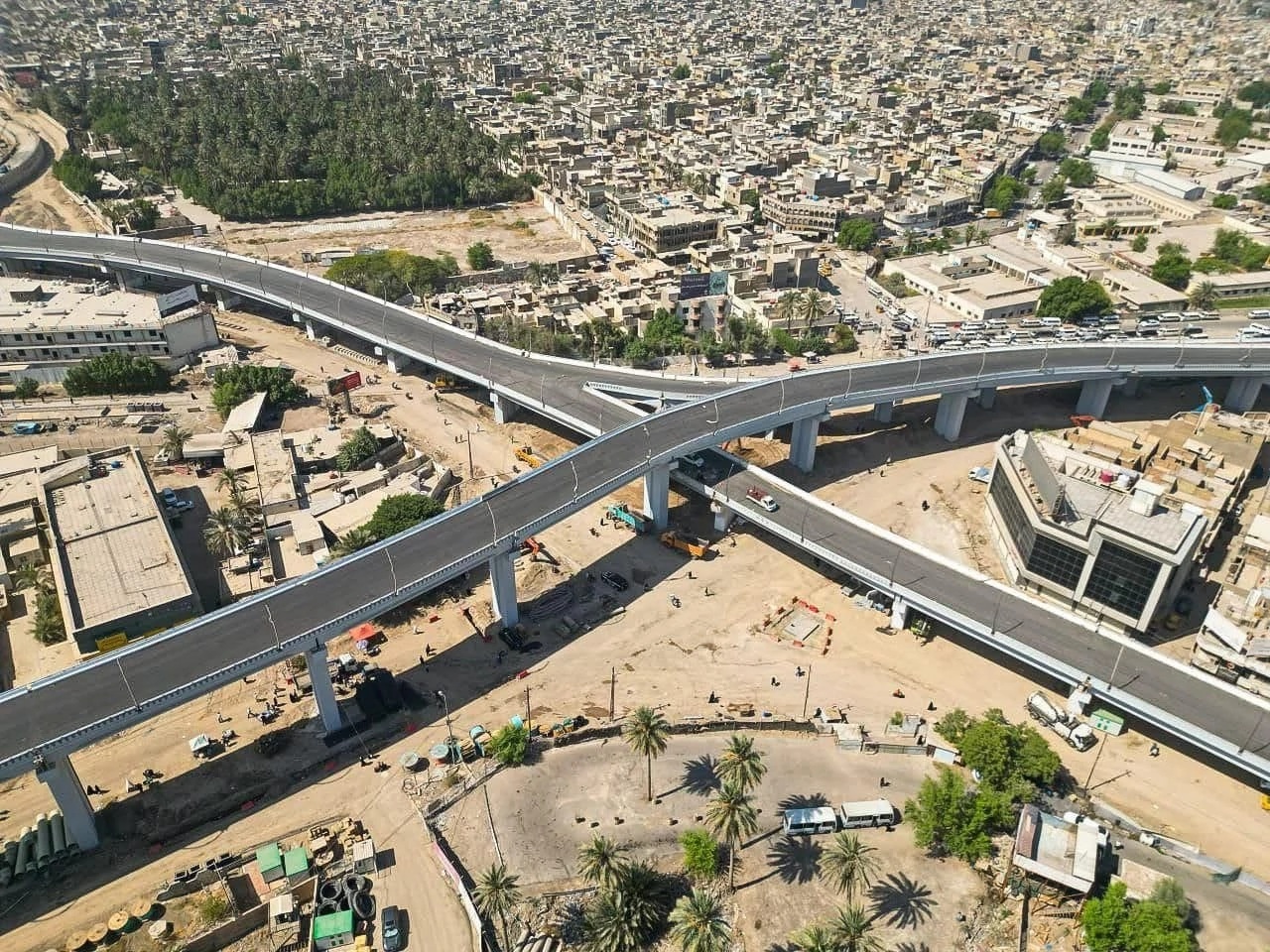 وزارة الإعمار تعلن إنجاز مراحل متقدمة في مشروع جسر الصرافية الحديدي