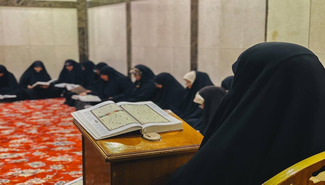 الأمانة العامة للعتبة الحسينية تواصل إقامتها للدورات النسوية الخاصة بتثقيف المرأة