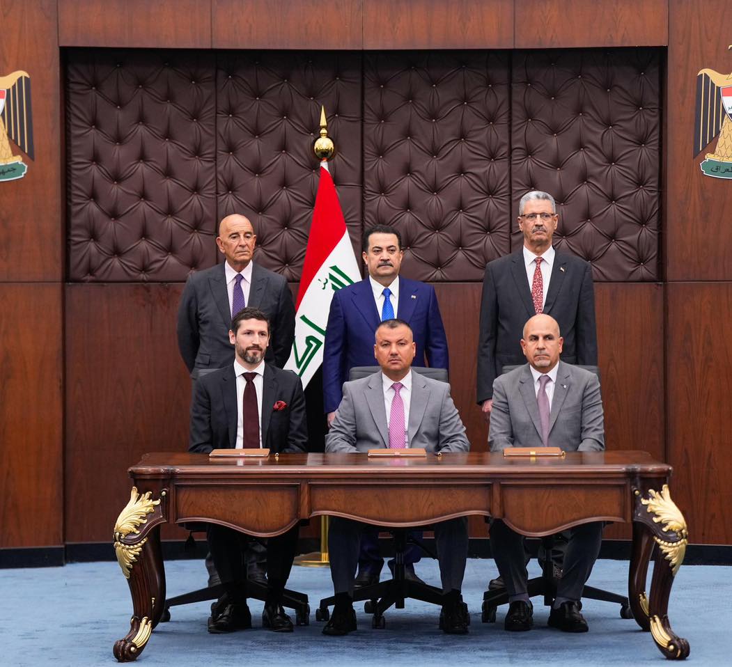 رئيس الوزراء يرعى مراسم توقيع إتفاقية لتطوير حقول نفطية في عدد من محافظات الجنوب