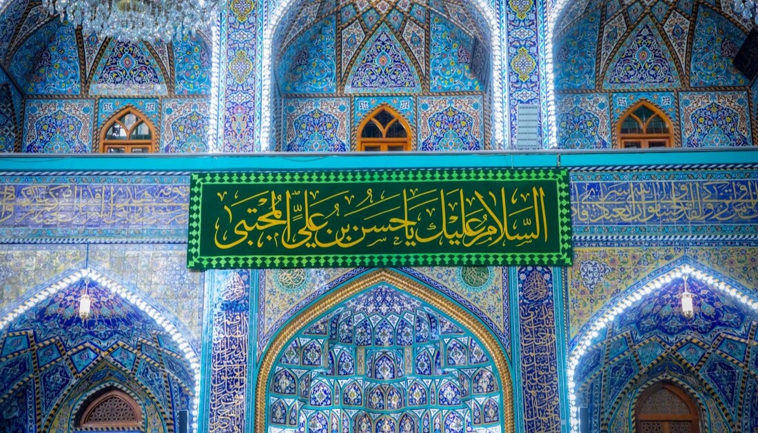 بالصور .. الصحن الحسيني يتشح بمظاهر الزينة والفرح بمناسبة ذكرى ولادة الإمام الحسن السبط صلوات الله وسلامه عليه