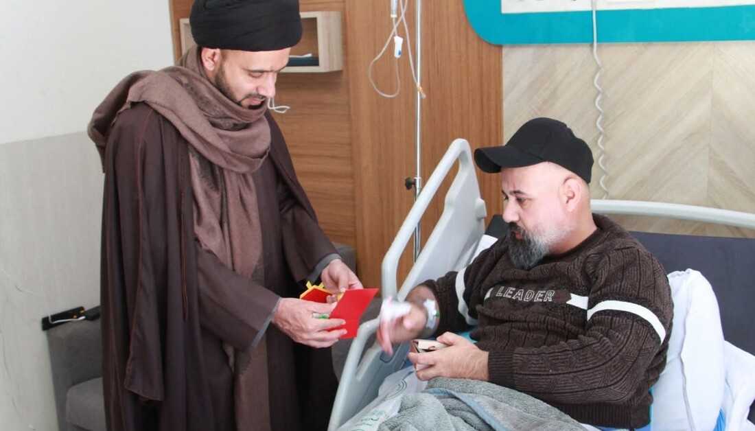 للإطمئنان على صحته .. وفد من العتبة الحسينية يزور أحد الجرحى من ملبي فتوى الدفاع الكفائي الراقد في مستشفى الإمام زين العابدين عليه السلام