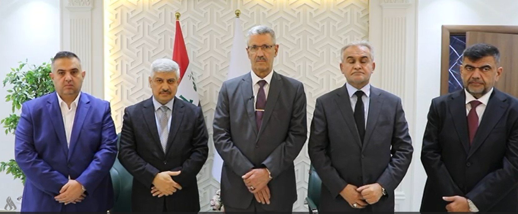 وزير النفط يعلن عن توفر البنزينِ وغازِ الطبخِ وزيتِ الغازِ والكيروسينِ
