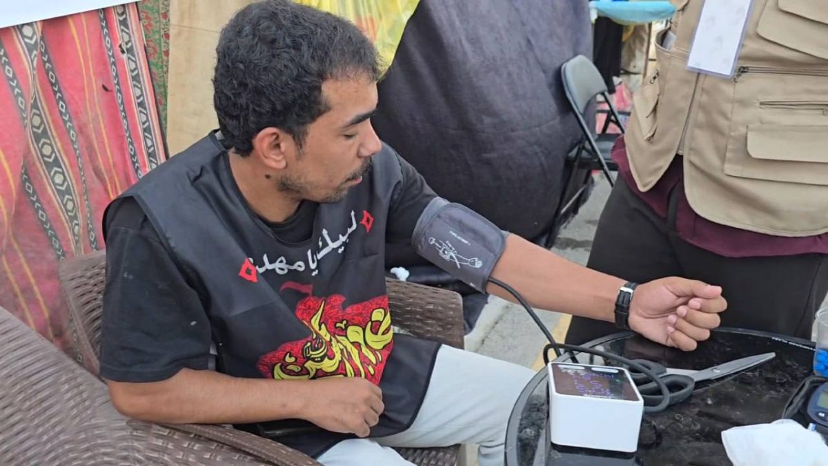 عطاء بلا حدود على طريق الحسين.. ملاكات محافظة المثنى الصحية تواصل الليل بالنهار لخدمة الزائرين