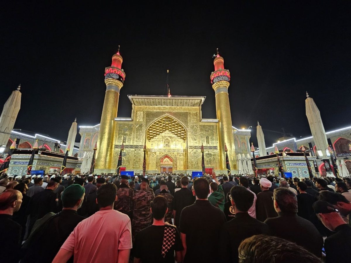 العتبة العلوية المقدسة ترفع راية العزاء استعدادا لإحياء ذكرى شهادة نبي الرحمة محمد صل الله عليه وآله