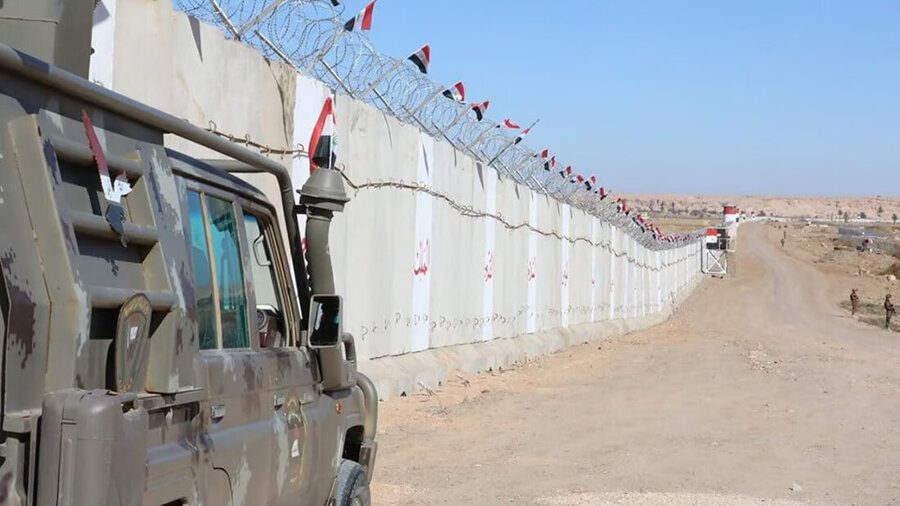 تعزيز أمن الحدود بجدار خرساني وكاميرات حرارية على مدار الساعة