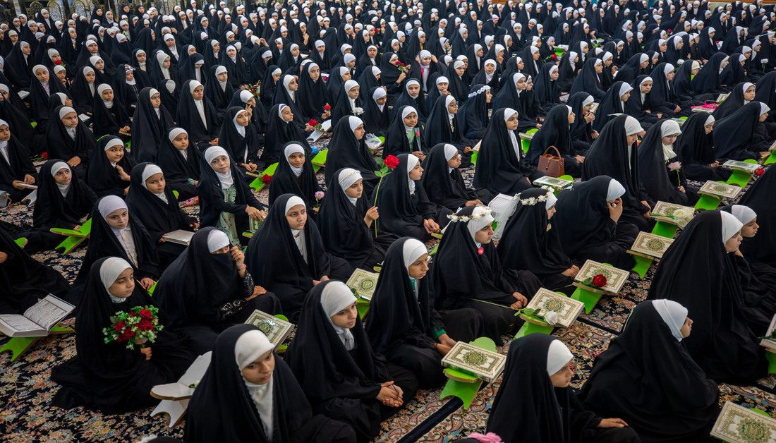 بالصور .. الصحن الحسيني الشريف يشهد إختتام مشروع الدورات الصيفية القرآنية للبنات